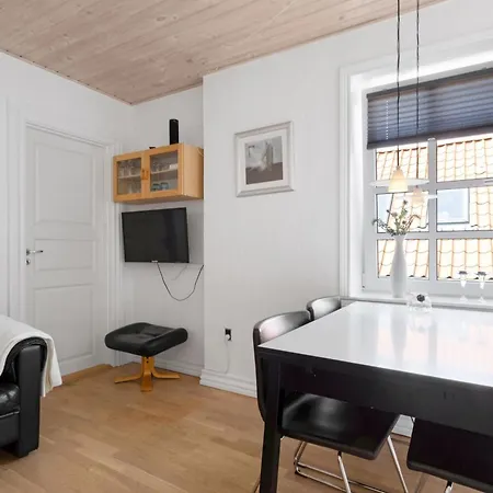Lovely Centrally Located In Lokken